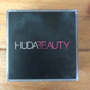 Huda Beauty Setting Powder